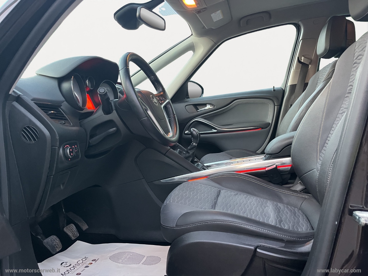 Zafira Tourer 2.0 CDTi 130 CV Cosmo 7 POSTI - immagine 9