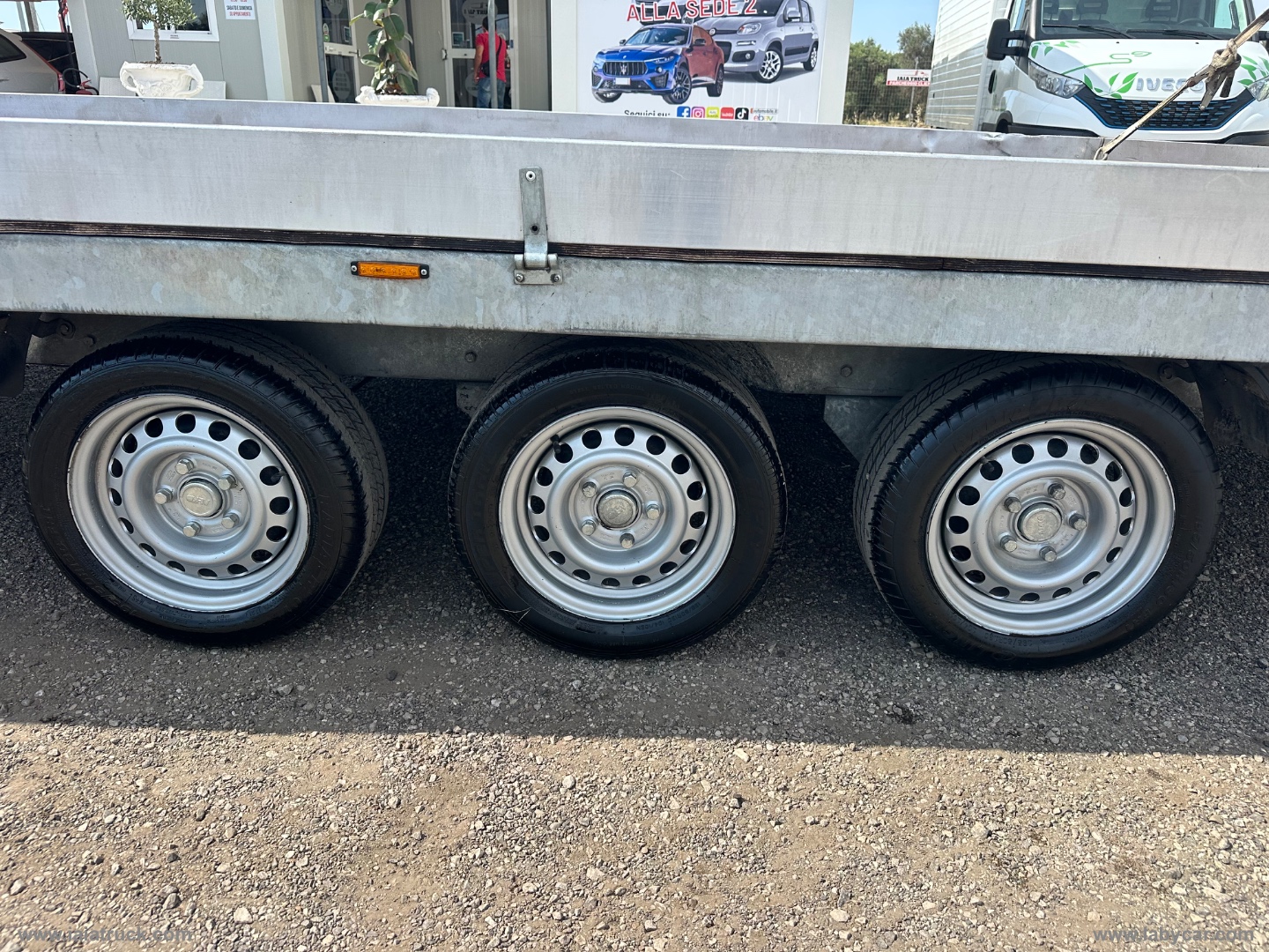 LONGO CARRELLO RIMORCHIO PIANALE 35Q.LI 3 ASSI CON RAMPE - immagine 9