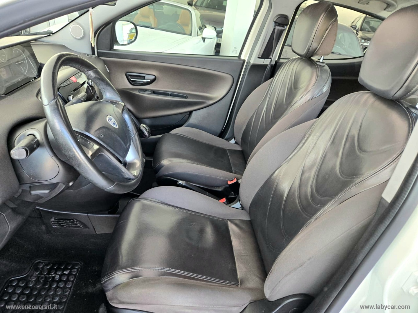 Ypsilon 1.3 MJT 95 CV 5p. S&S Platinum TETTO APRIBILE - immagine 9