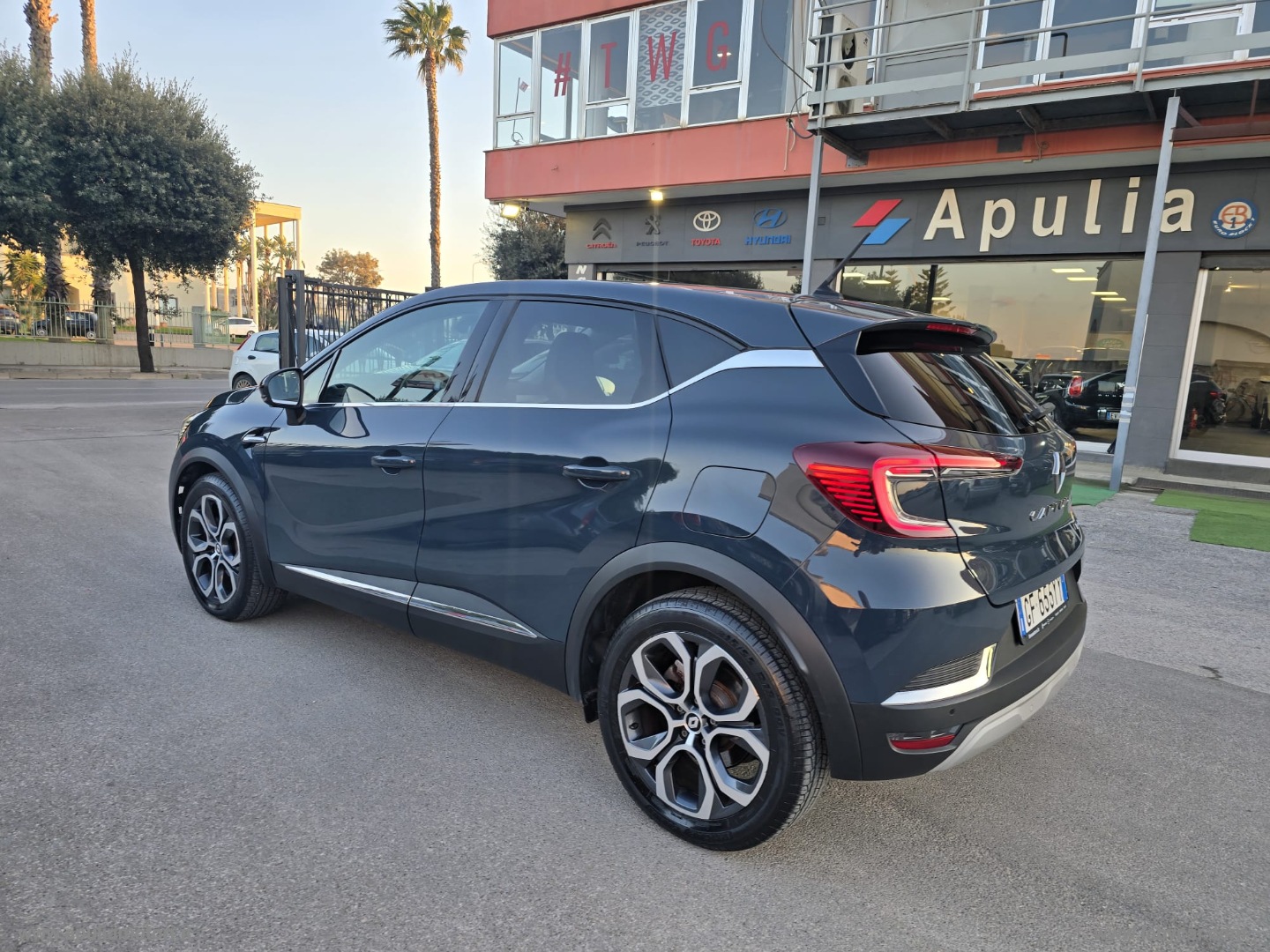 Captur Pl.-in Hybr. E-Tech 160 Init.Par. - immagine 9