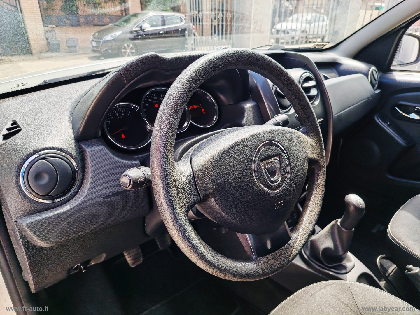 Duster 1.6 110 CV 4x2 Lauréate - immagine 9