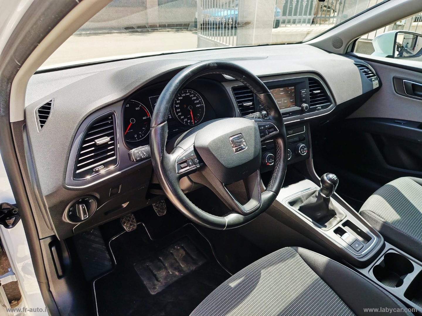Leon 1.6 TDI 115 CV ST Black Edition - immagine 9