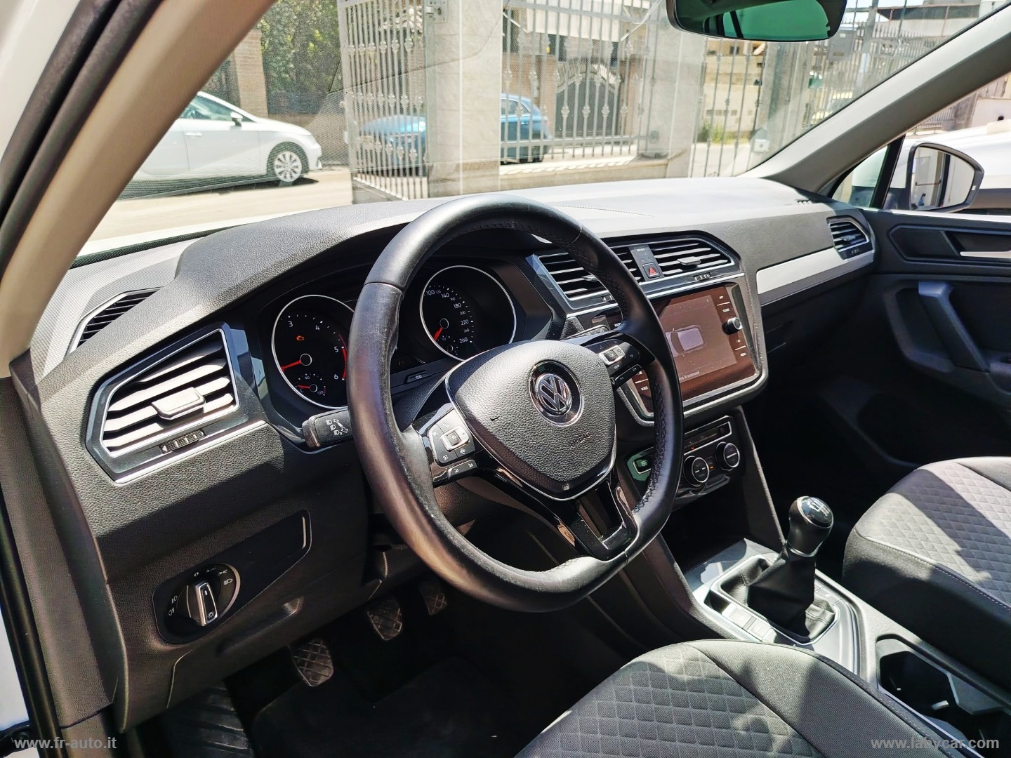Tiguan 1.6 TDI Sport BMT - immagine 9