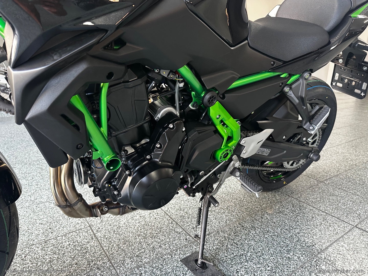 Z 650 Metallic Spark Black / Green - immagine 9