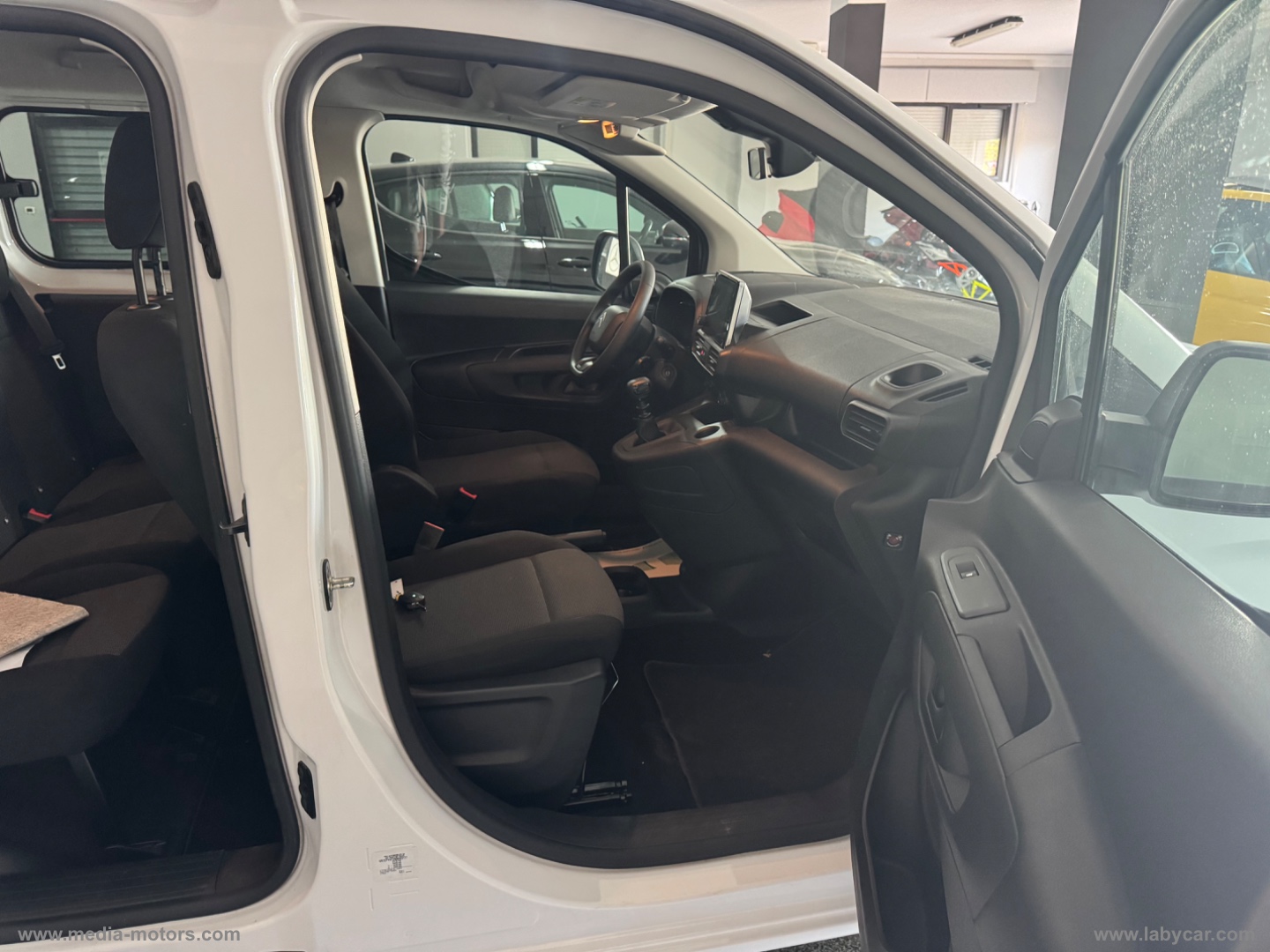 Berlingo BlueHDi 100 S&S Combi Live - immagine 9