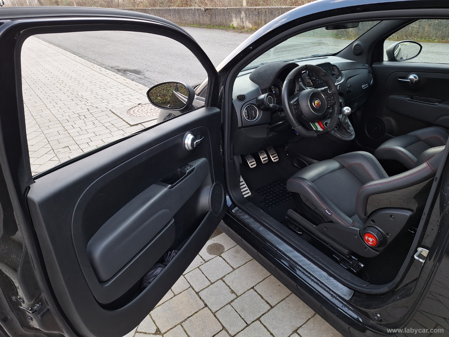 695 1.4 Turbo T-Jet 180 CV SABELT CARBONIO - immagine 9