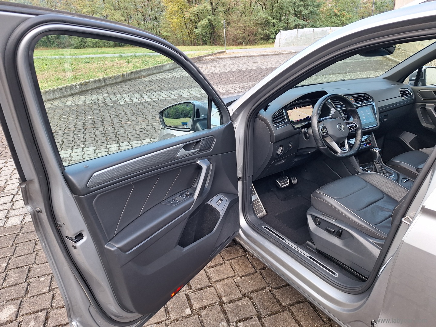 Tiguan Allsp. 4MOTION R-LINE TETTO PELLE - immagine 9