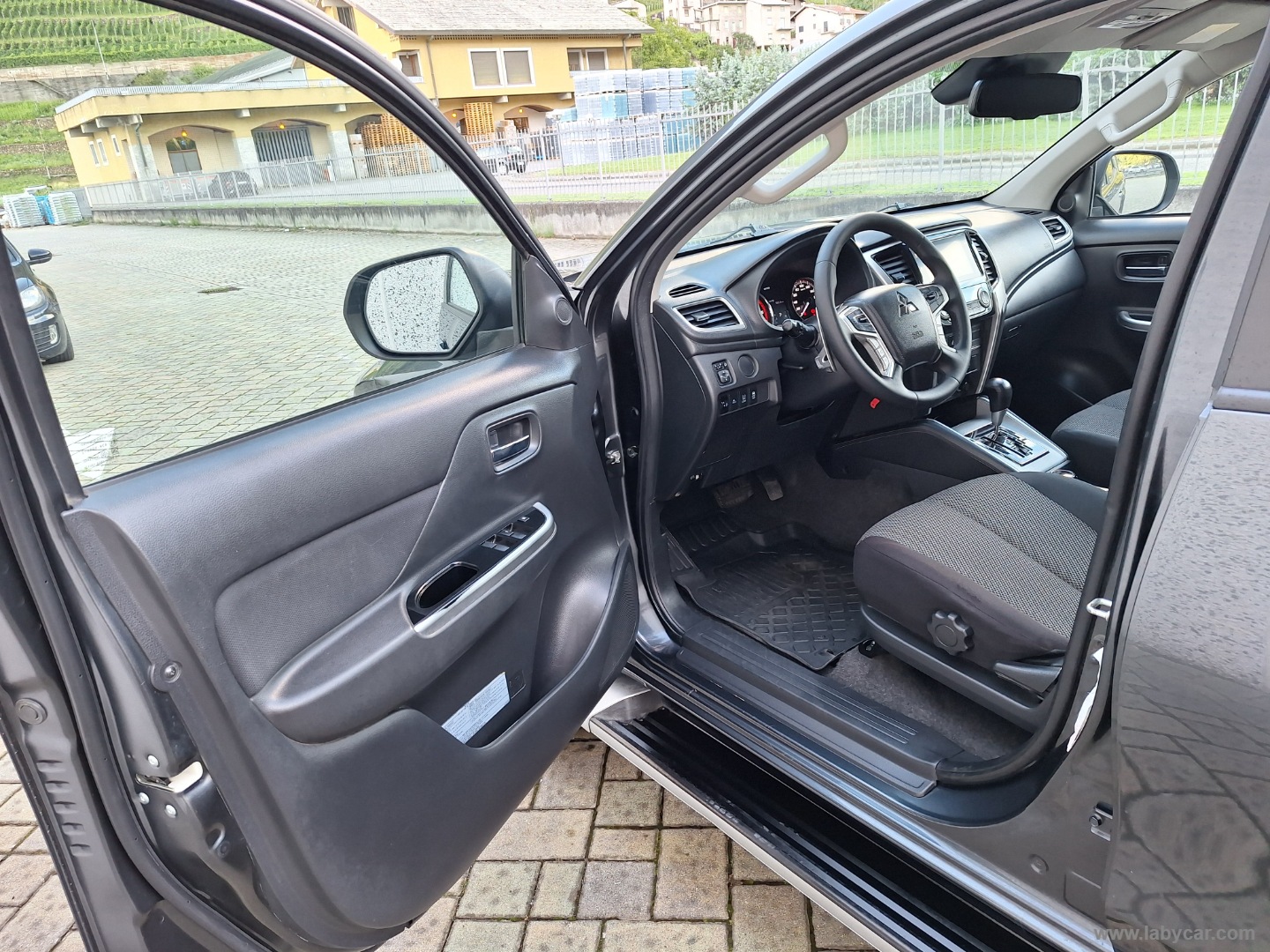L200 2.3 D DoubleCab 4x4 AUTO RIDOTTE BLOCCAGGIO - immagine 9