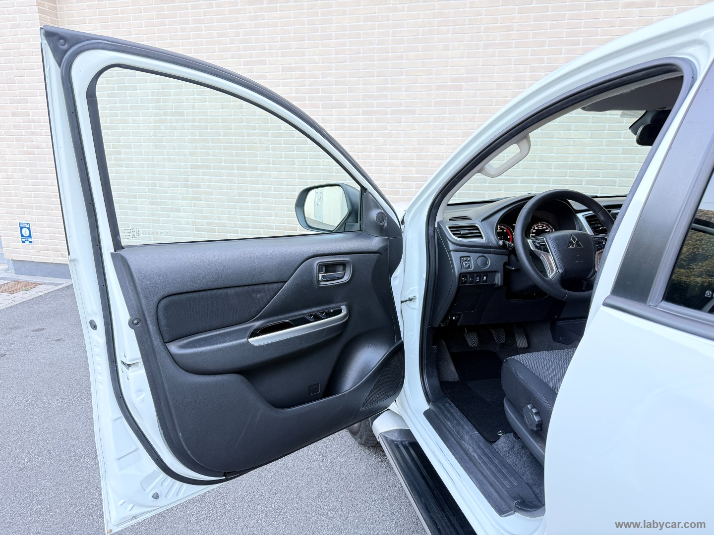 L200 2.3 D DoubleCab 4x4 RIDOTTE E BLOCCAGGIO - immagine 9