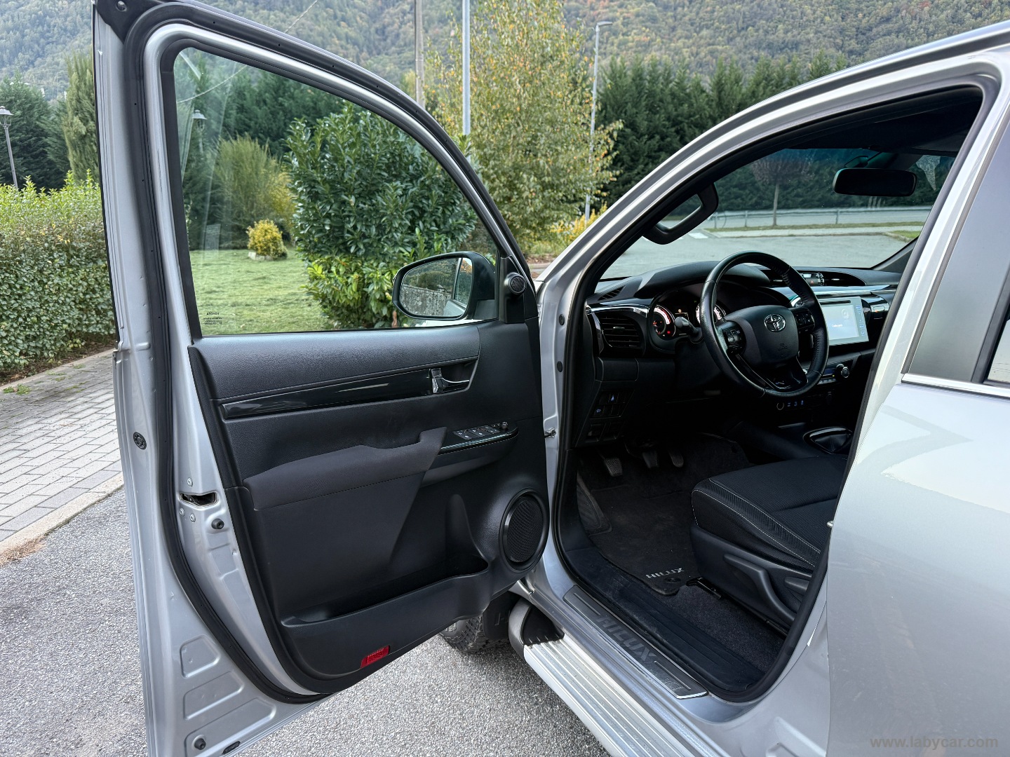 Hilux 2.4 D-4D 4WD 4p. DC Executive GANCIO CC ADATTIVO - immagine 9