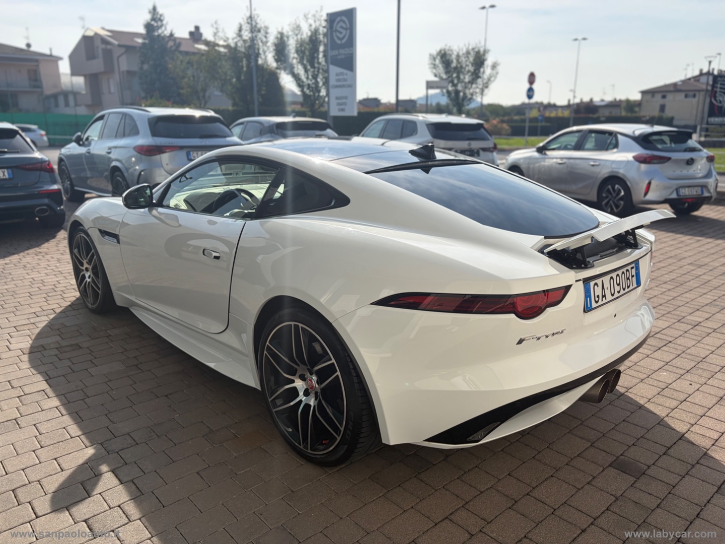 F-Type 2.0 aut. Coupé Chequered Flag - immagine 9