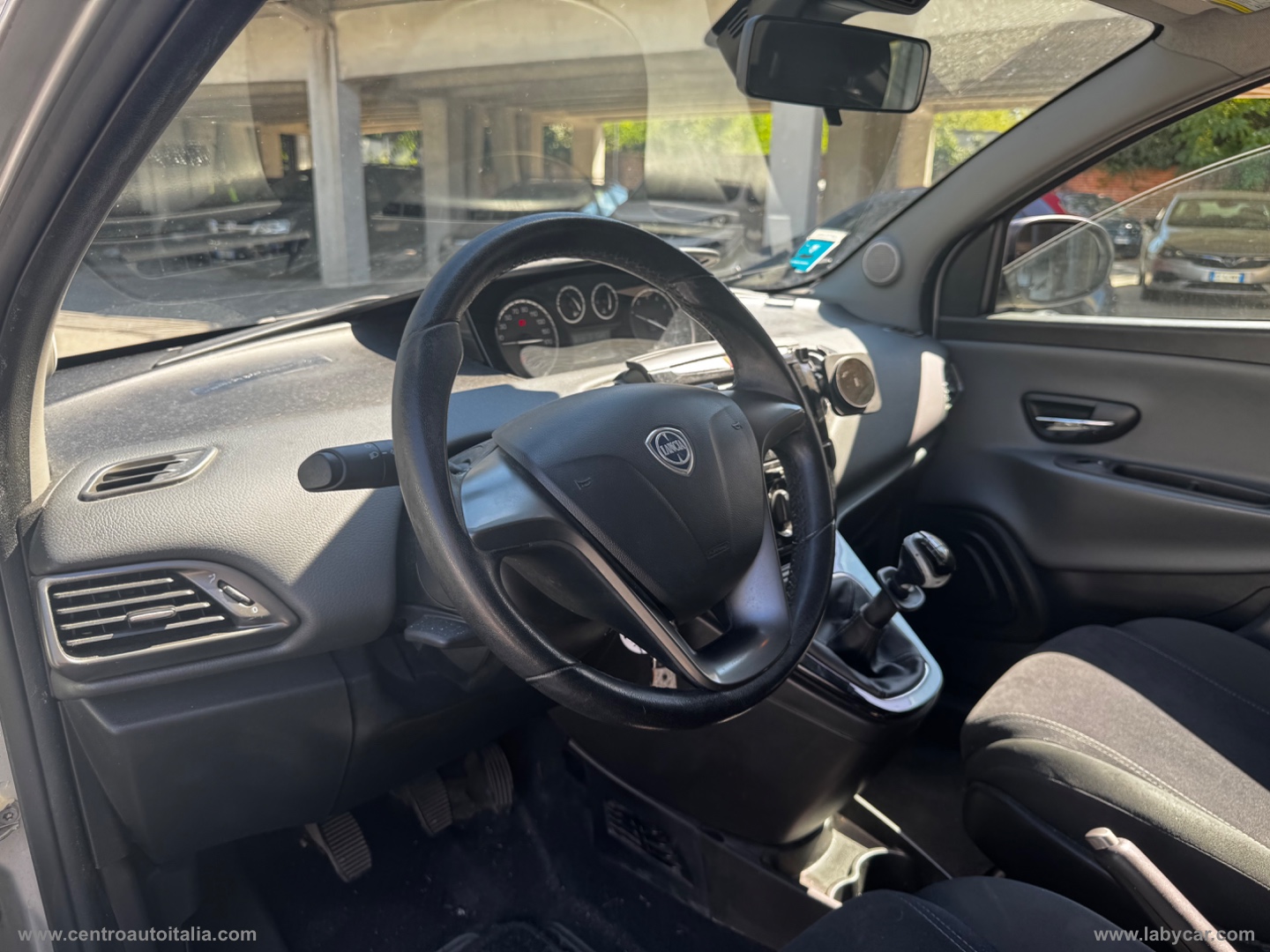 Ypsilon 0.9 T.Air 85 CV 5p. S&S Silver - immagine 9