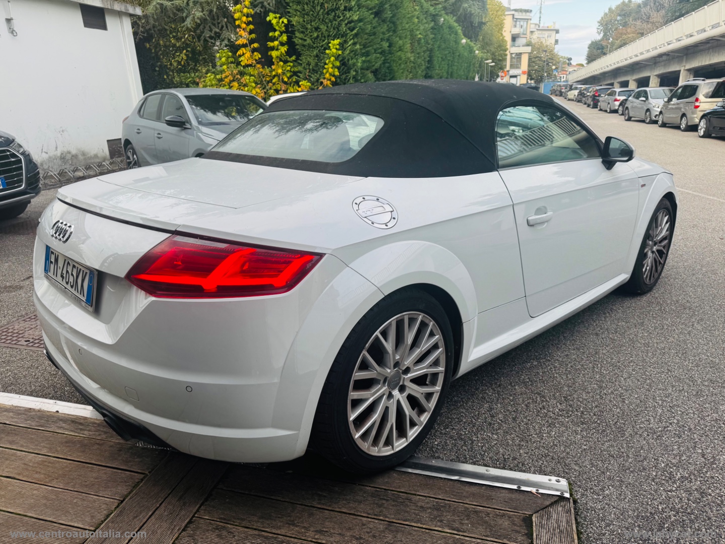 TT Roadster 2.0 TDI quattro S tr. S line - immagine 9