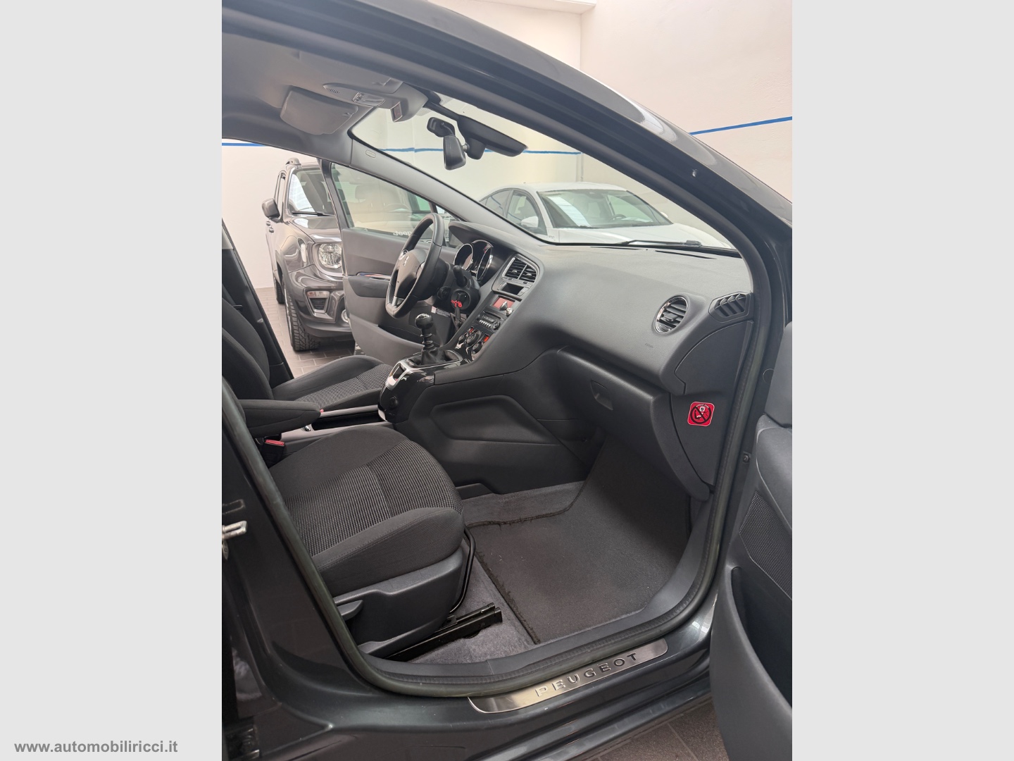5008 1.6 HDi 115 CV 7 POSTI - immagine 9