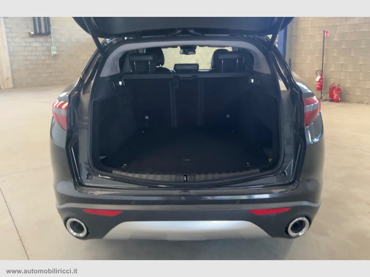 Stelvio 2.2 T.diesel 210CV AT8 Q4 Lusso - immagine 9