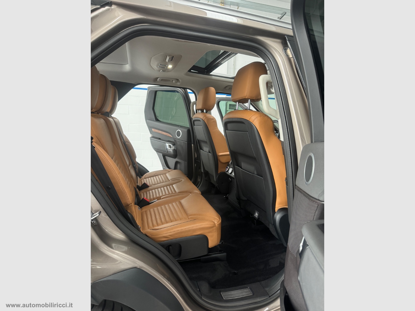 Discovery 2.0 SD4 240 CV HSE Luxury 7 POSTI - immagine 9