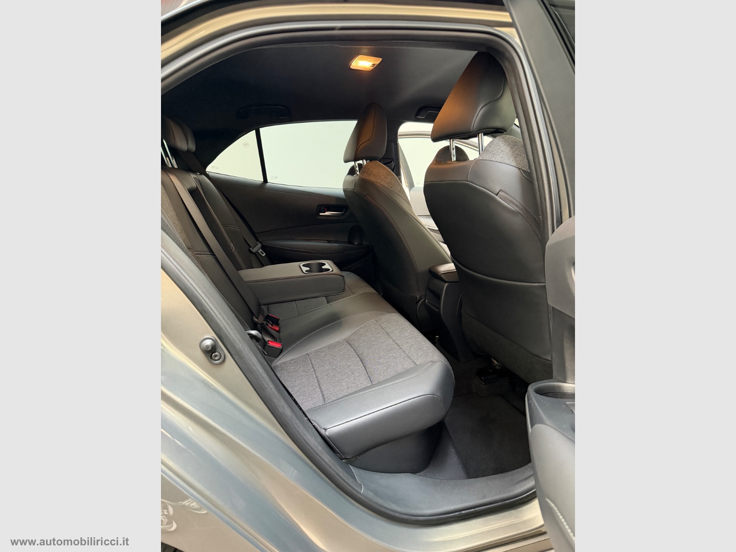 Corolla 1.8 Hybrid Style - immagine 9