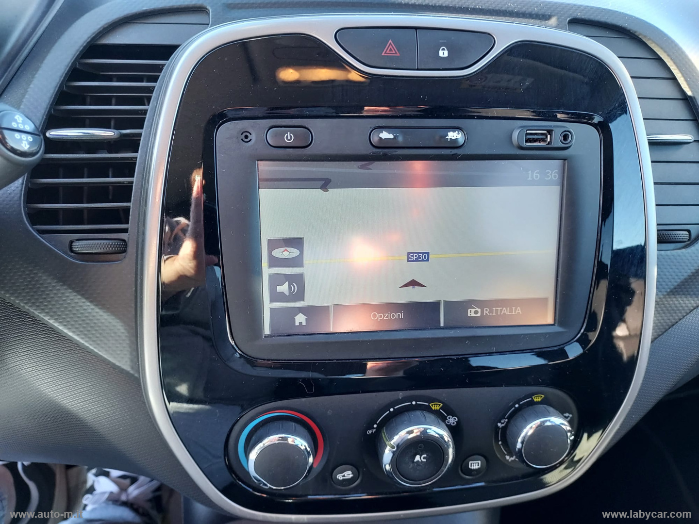 Captur 1.5 dCi 8V 90 CV S&S Ener. R-Link - immagine 9