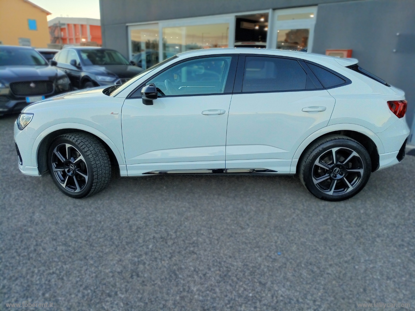 Q3 SPB 35 TDI S tronic Identity Black - immagine 9