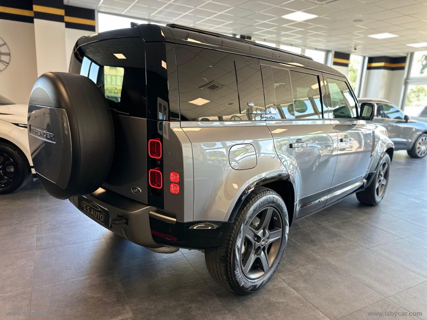 Defender 110 3.0D I6 250 CV X-Dynam. HSE - immagine 9