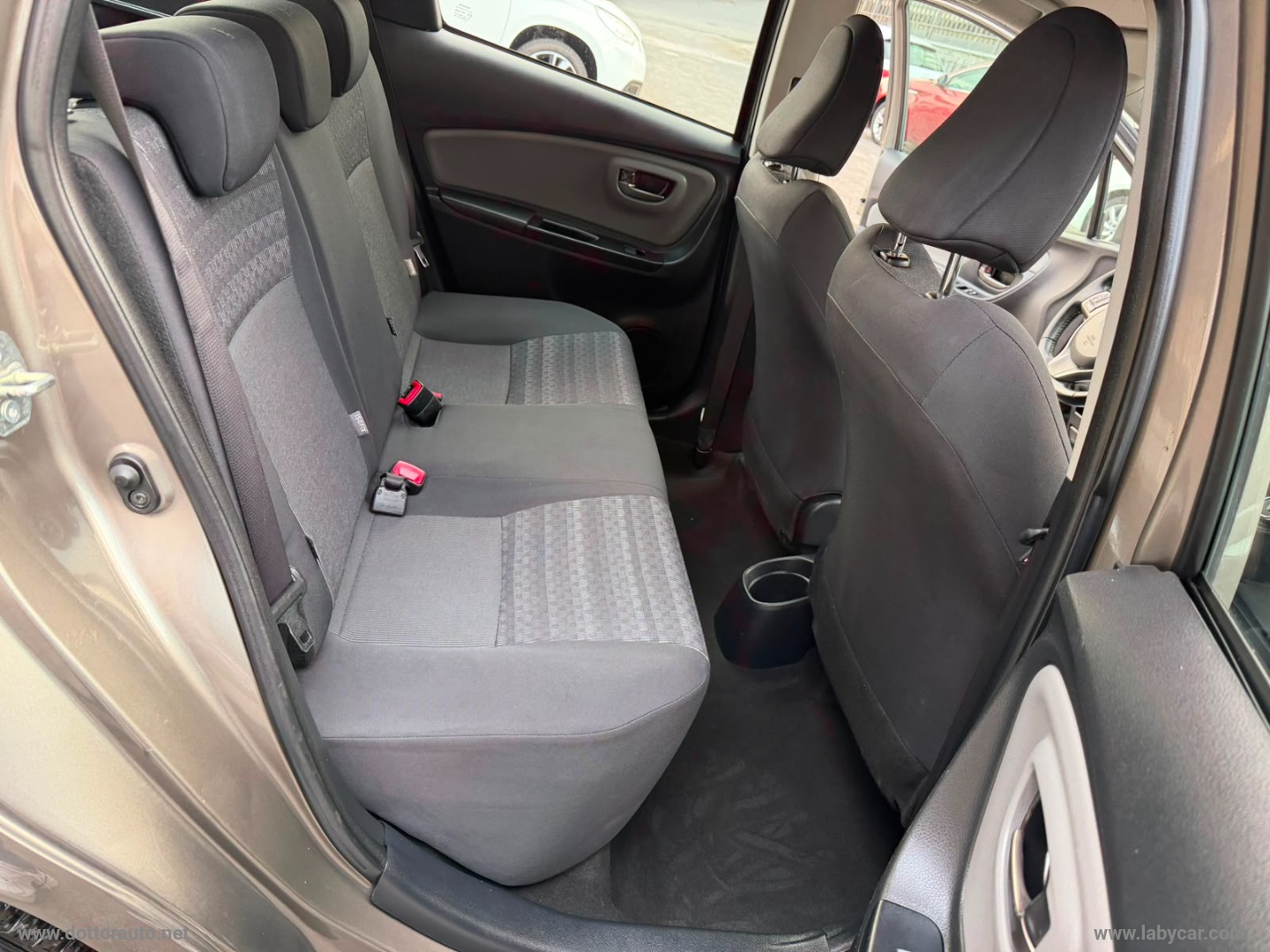 Yaris 1.0 5p. Lounge - immagine 9