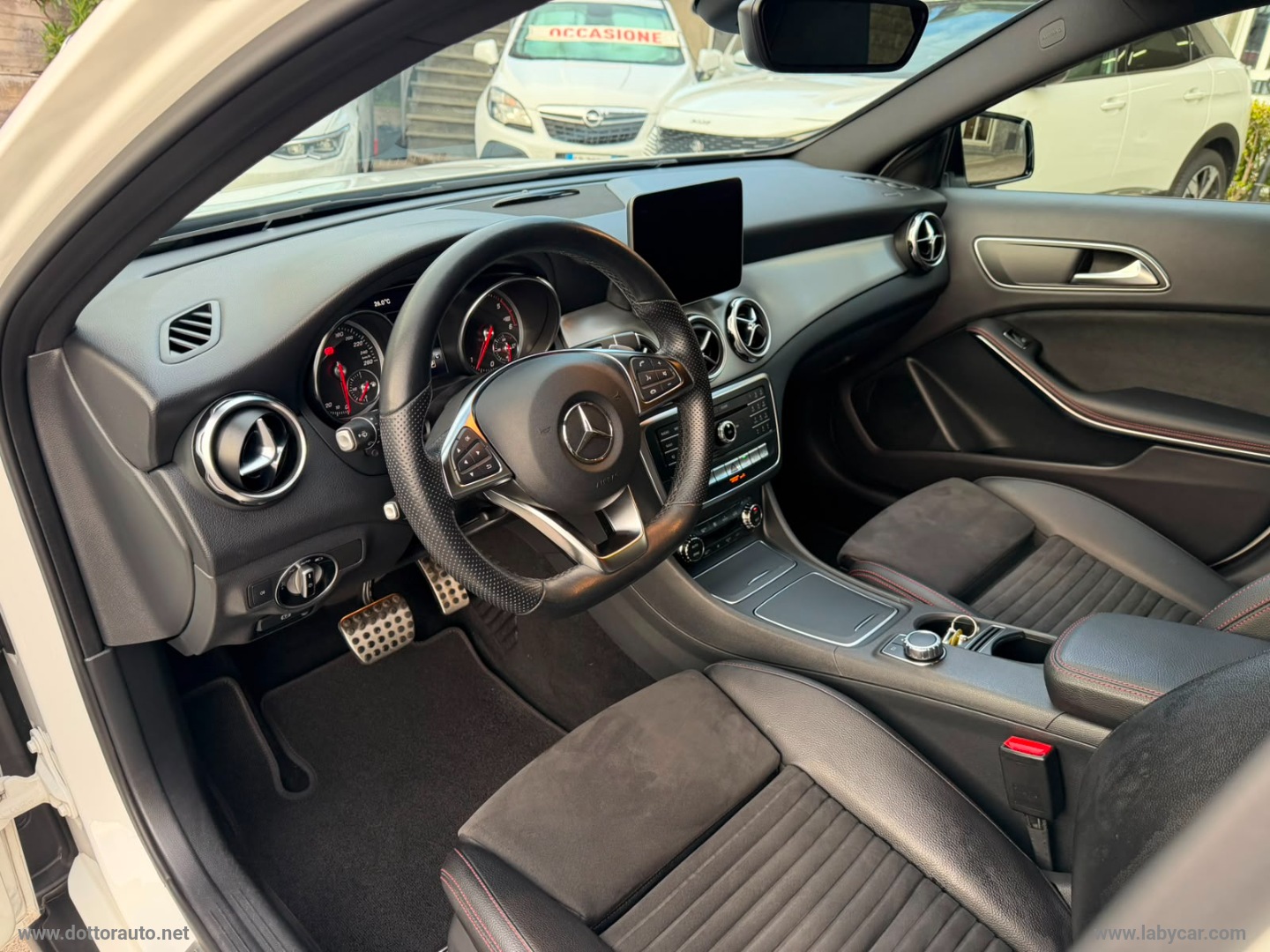 GLA 200 d Automatic 4Matic Premium - immagine 9
