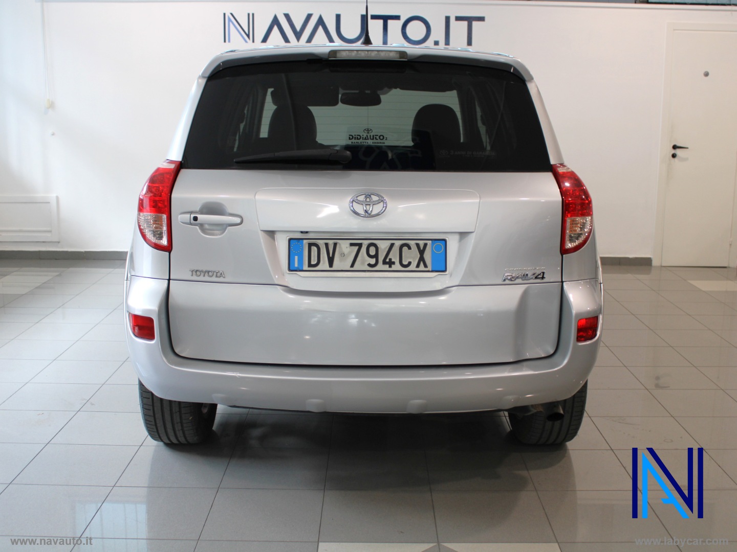 RAV4 2.2 D-4D 177 CV Luxury - immagine 9