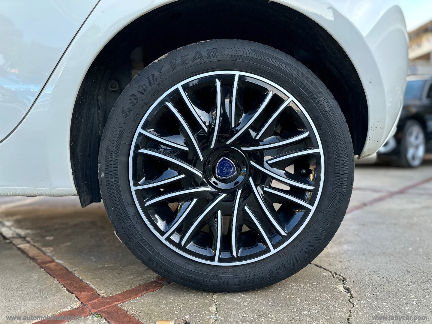 Ypsilon 1.0 FireFly 5p.S&S Hyb. Eco Gold HYBRID IDEALE PER NEOPATENTATI - immagine 9