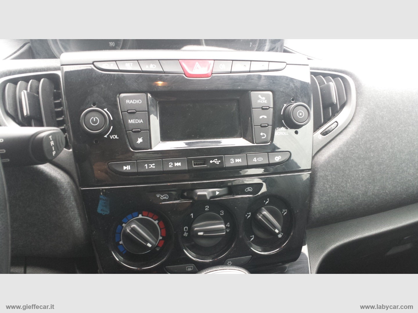Ypsilon 1.0 FireFly 5p HYBRID - immagine 10