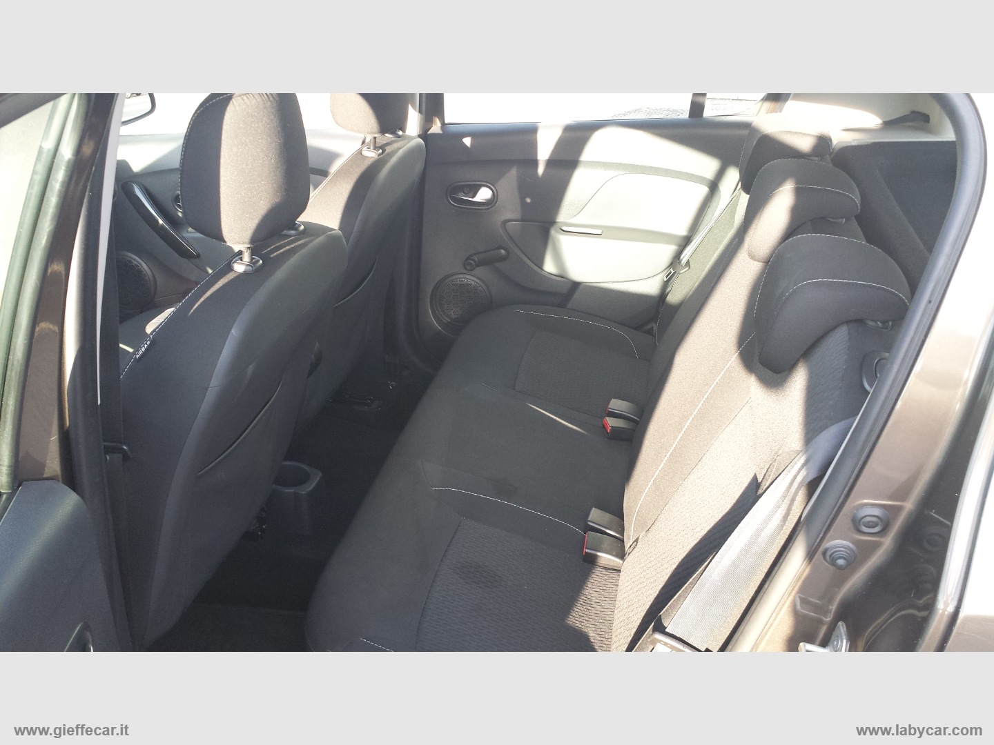 Sandero 1.0 SCe 12V 75 CV Lauréate - immagine 10