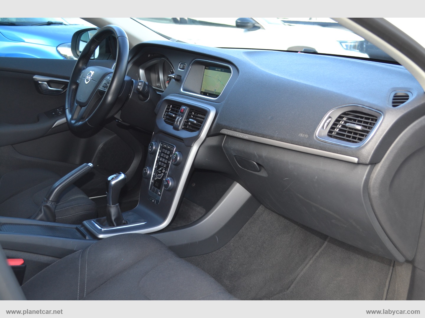 V40 Cross Country D2 Momentum - immagine 10