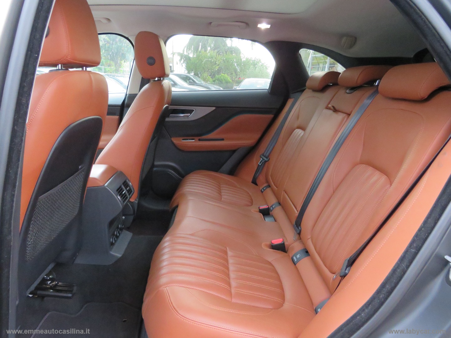 F-Pace 3.0 D V6 300CV AWD aut. Portfolio - immagine 10