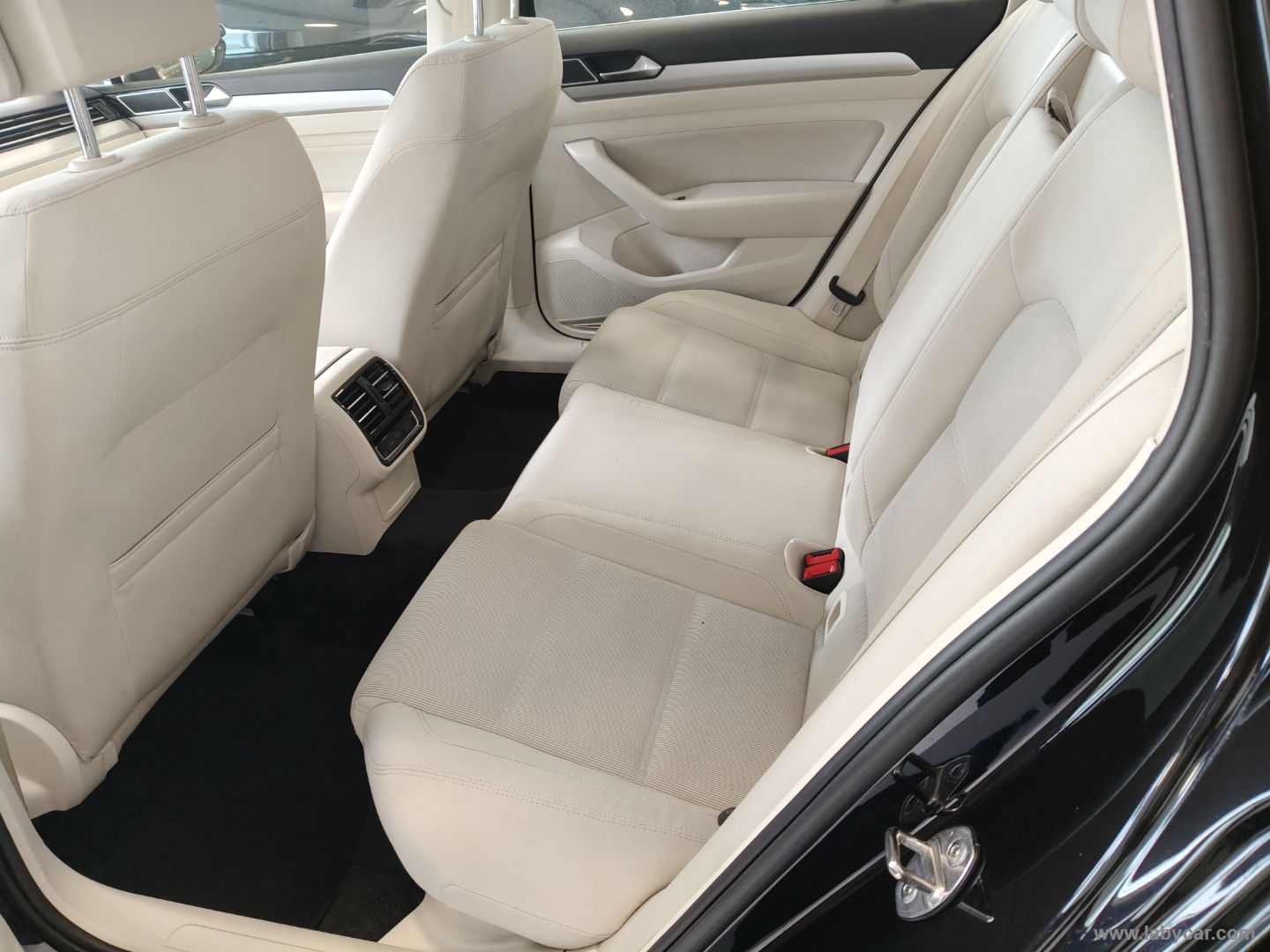 Passat Variant 2.0 TDI DSG Business BMT - immagine 10