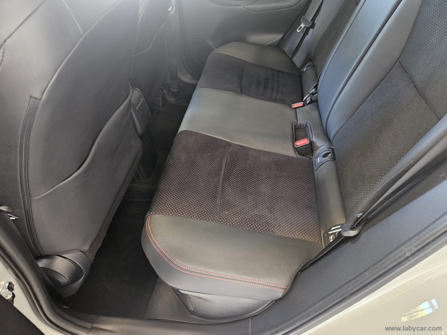 Yaris Cross 1.5 Hybrid 5p.E-CVT GR SPORT - immagine 10