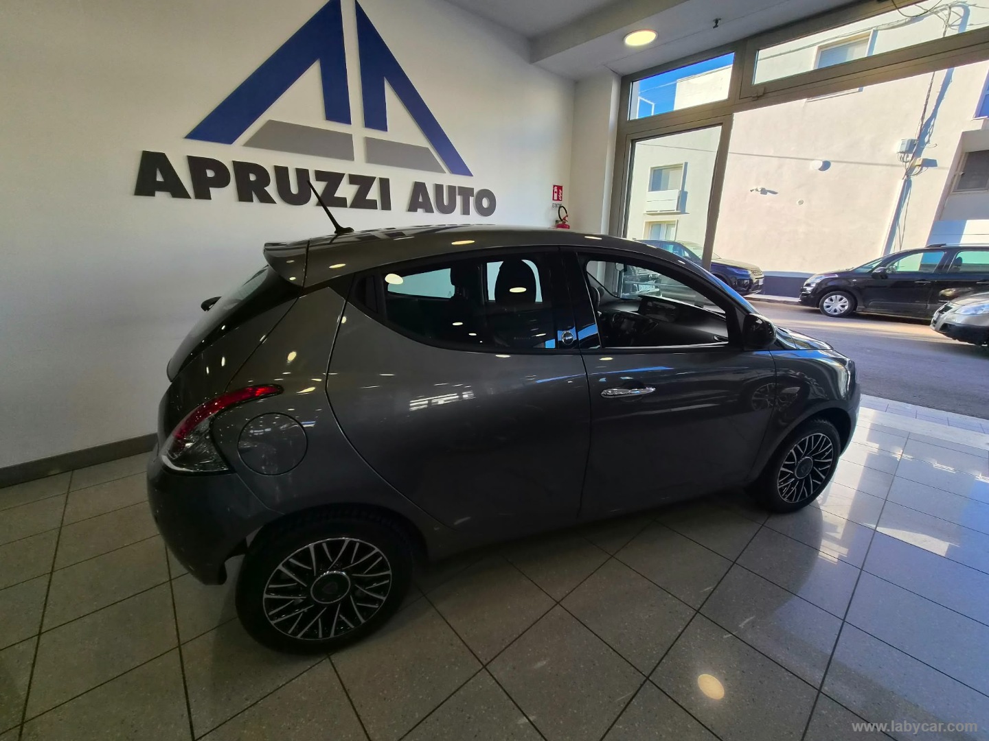 Ypsilon 1.2 69 CV 5p. GPL Ecochic Gold - immagine 10