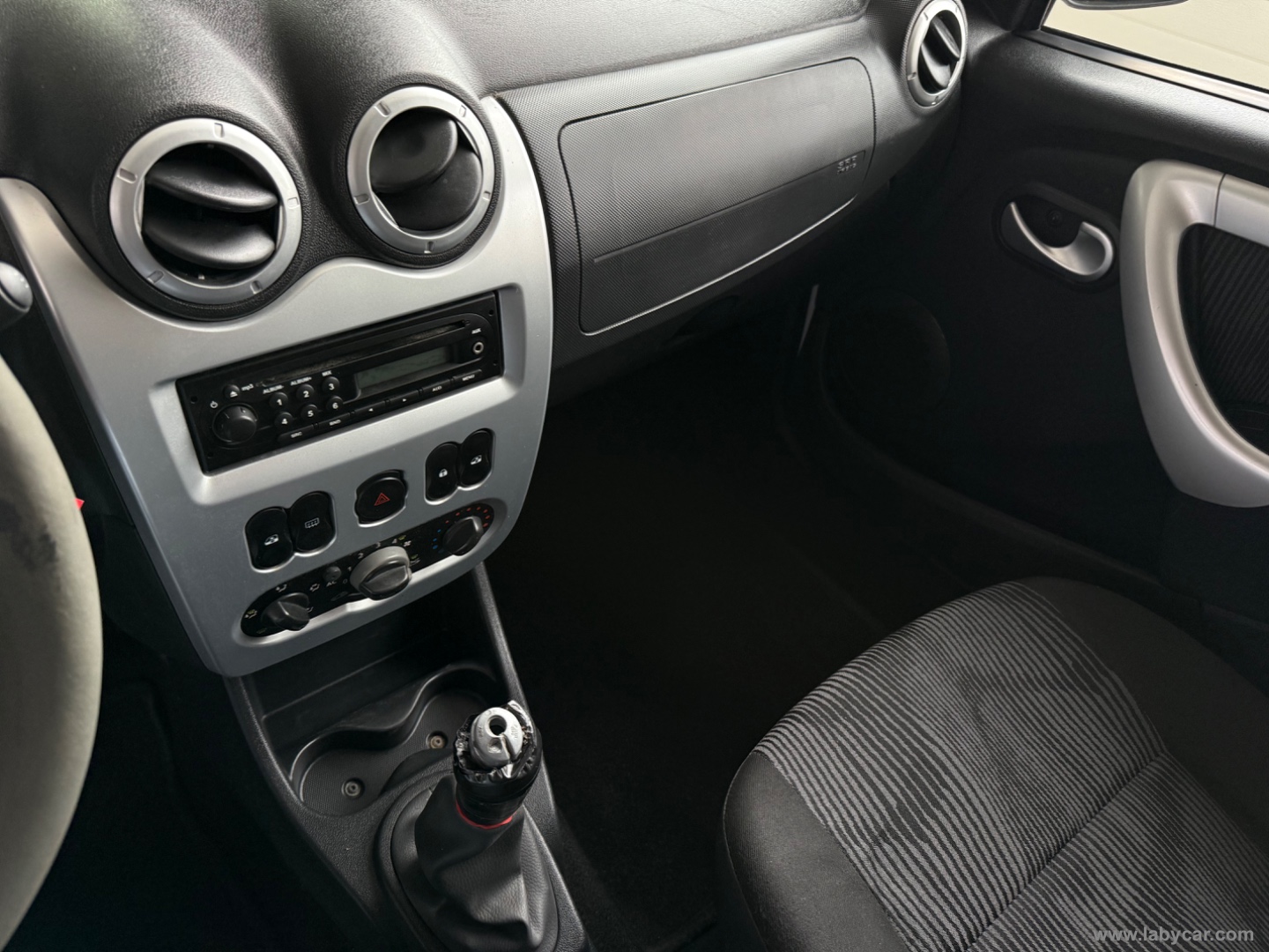 Logan MCV 1.5 dCi 90 CV 5p.ti Blackline - immagine 10