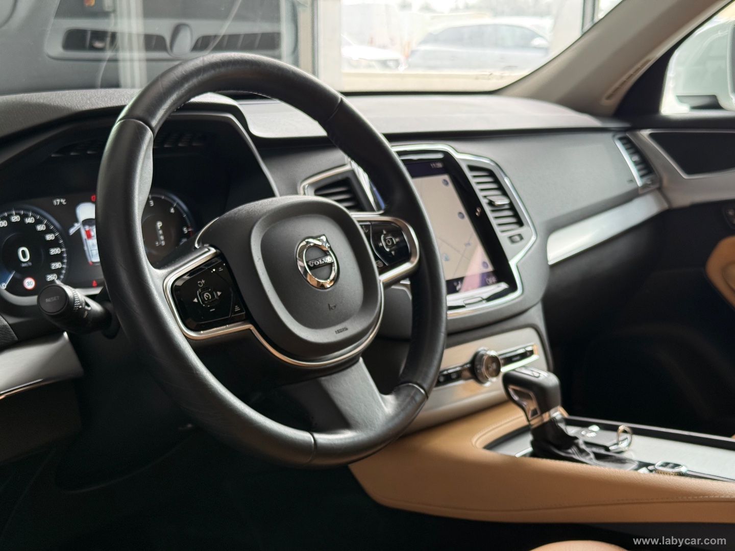 XC90 D5 AWD Geartronic 7 posti Momentum - immagine 10