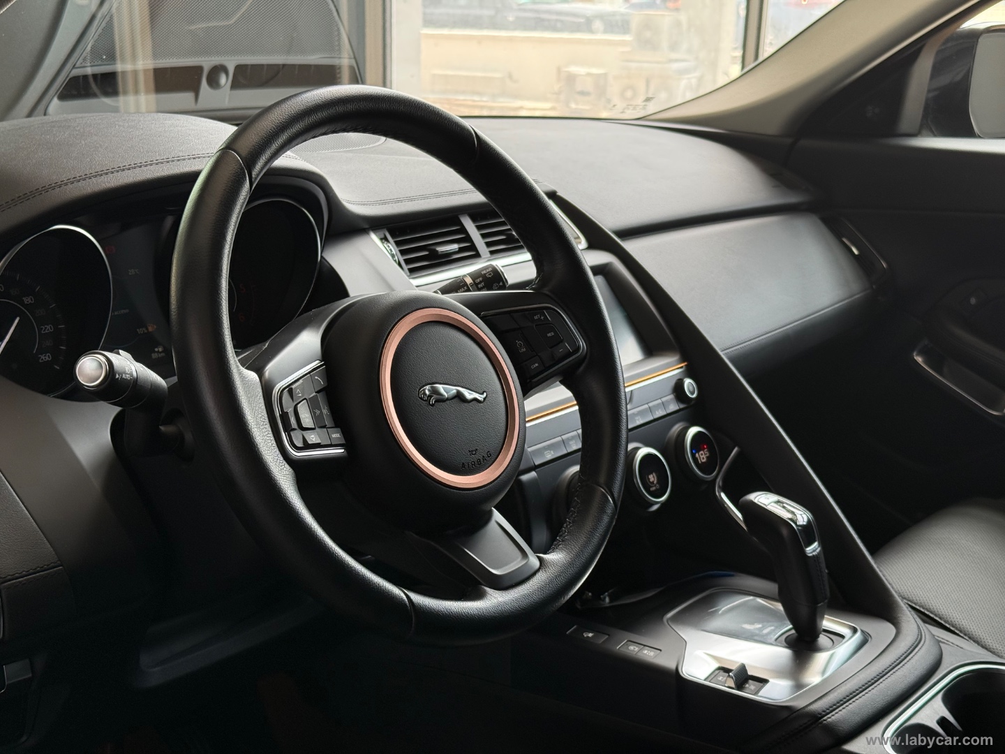 E-Pace 2.0D 150CV AWD aut. - immagine 10