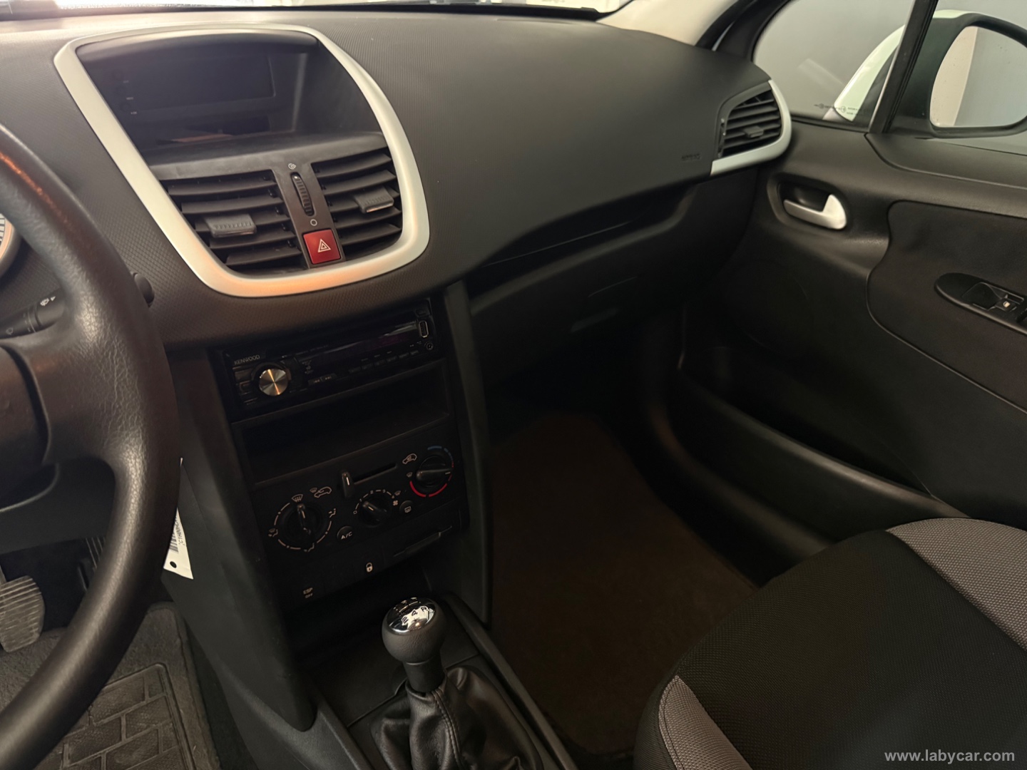 207 1.4 8V 75CV 3p. ONE Line - immagine 10