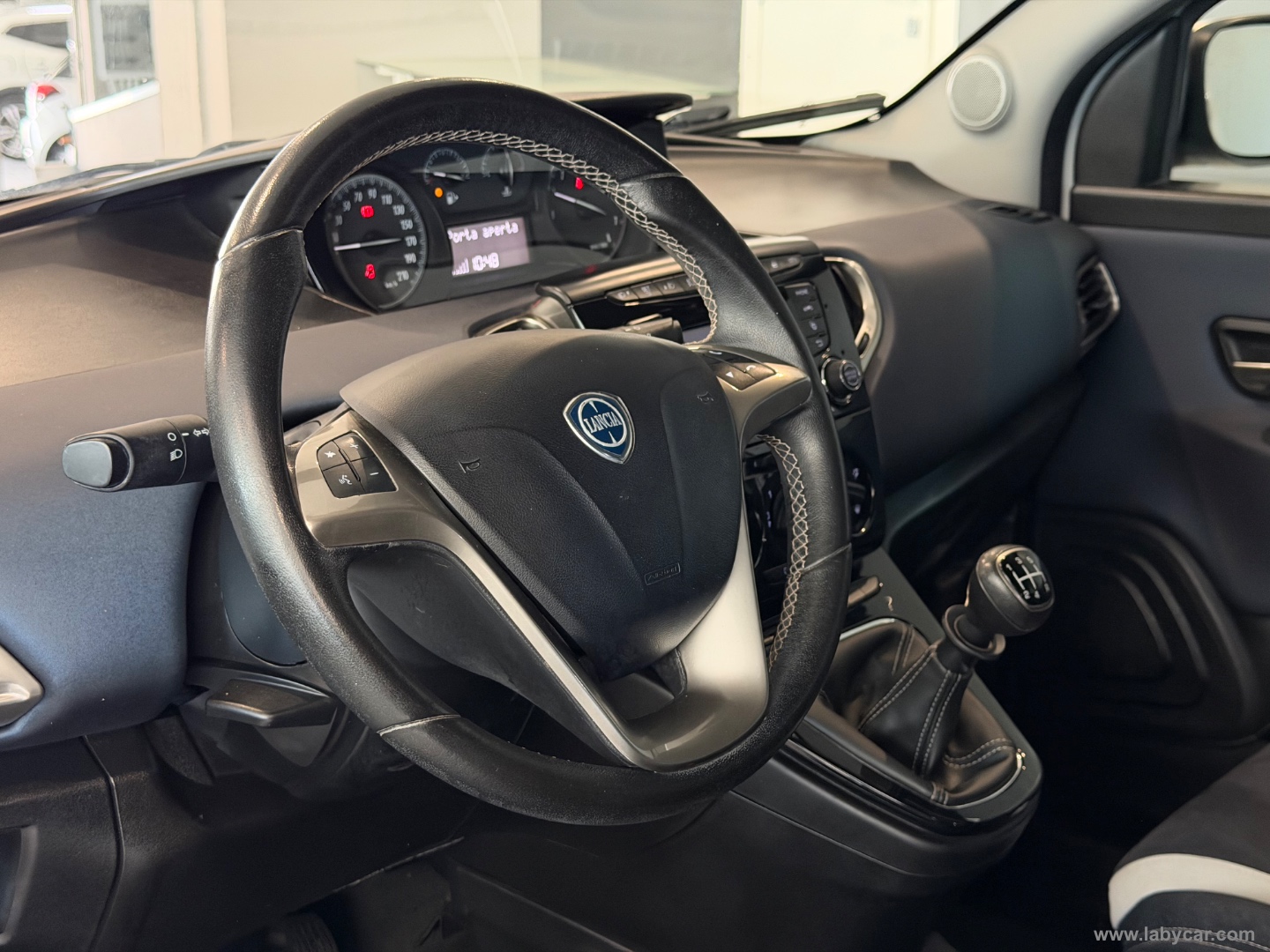 Ypsilon 0.9 T.Air 85CV 5p.Met.Ec.Silver - immagine 10