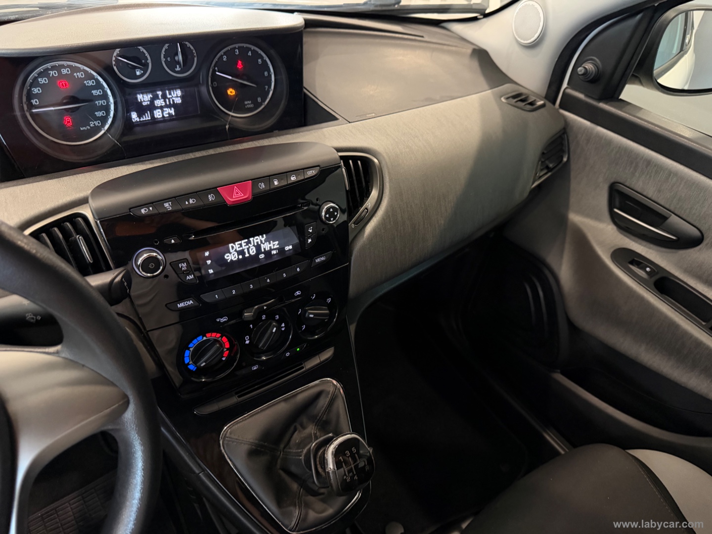Ypsilon 1.2 69 CV 5p. GPL Ecochic Silver - immagine 10