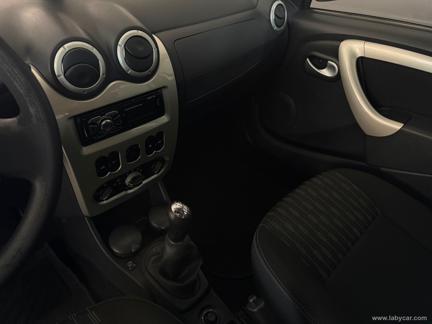 Logan MCV 1.6 85 CV GPL 7p.ti Blackline - immagine 10