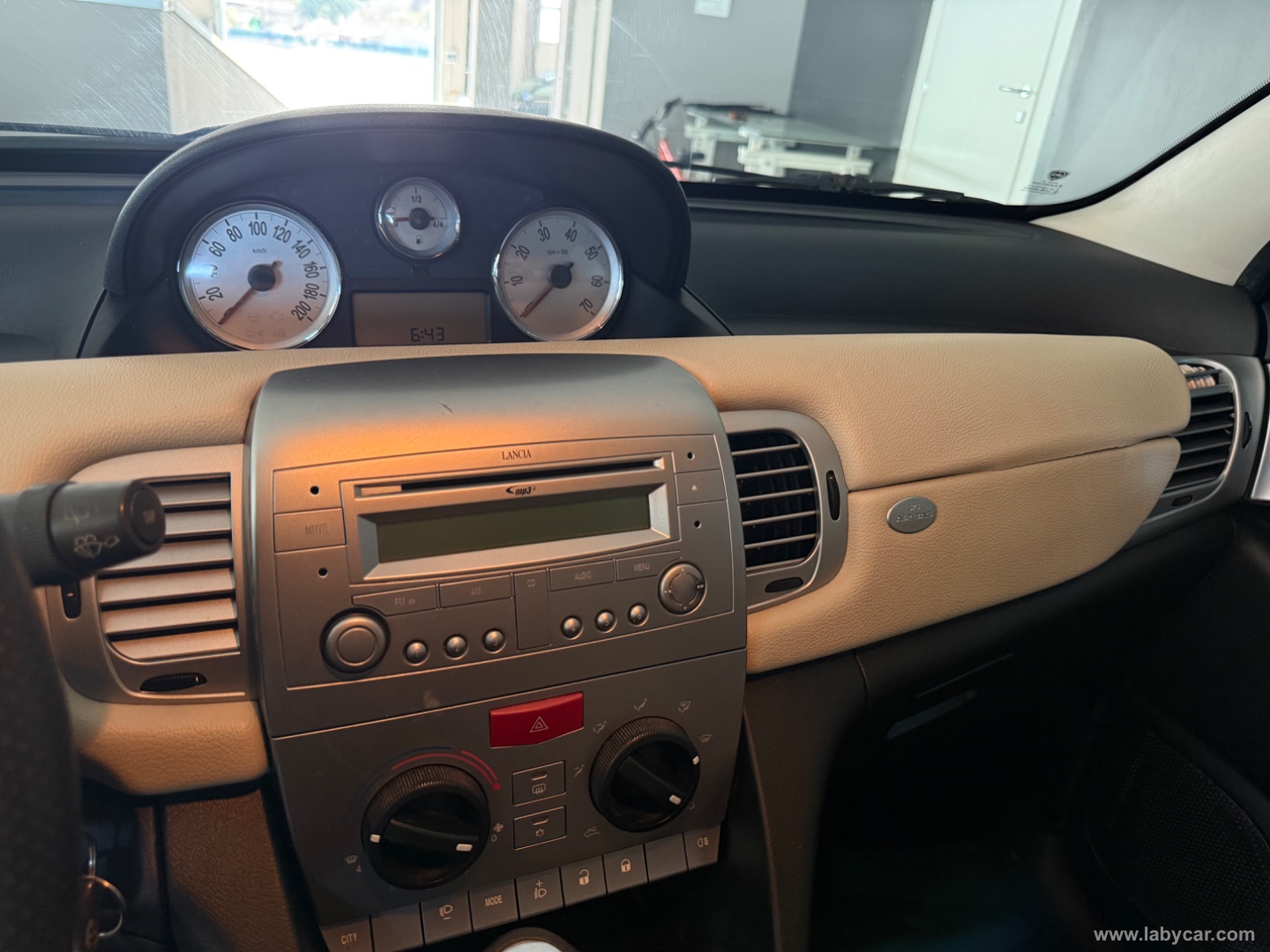 Ypsilon 1.4 Argento Ecochic GPL - immagine 10