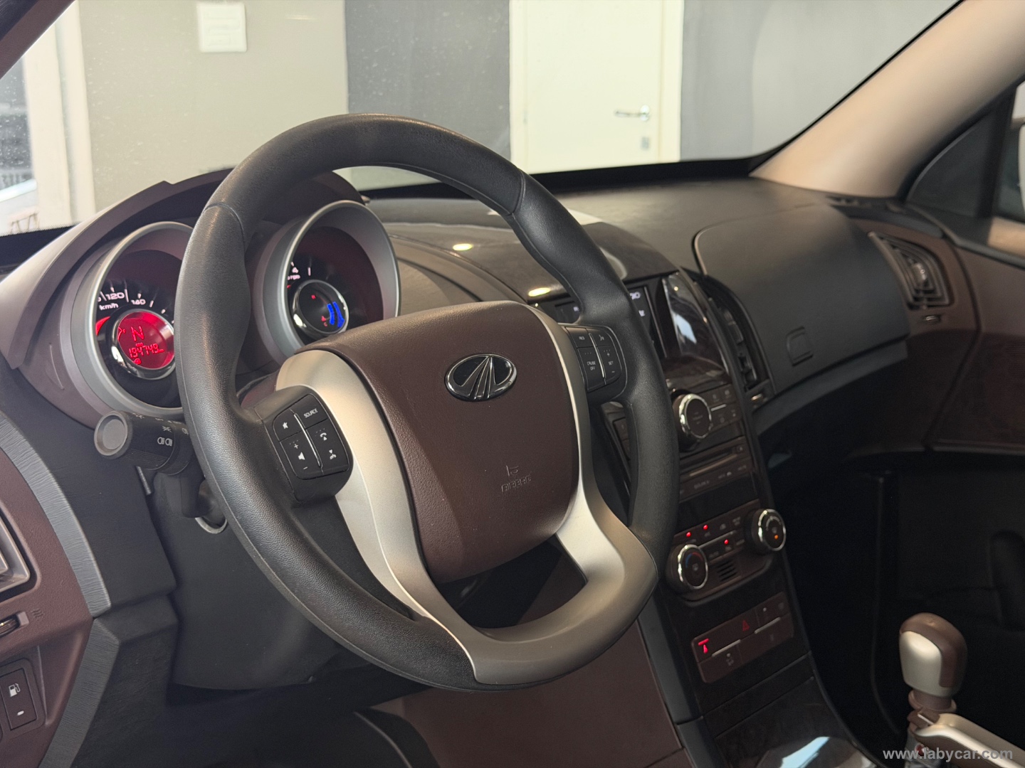 XUV500 2.2 16V FWD W6 - immagine 10