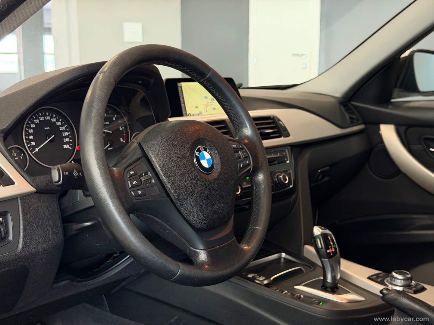 320d Efficient Dynamics Touring - immagine 10