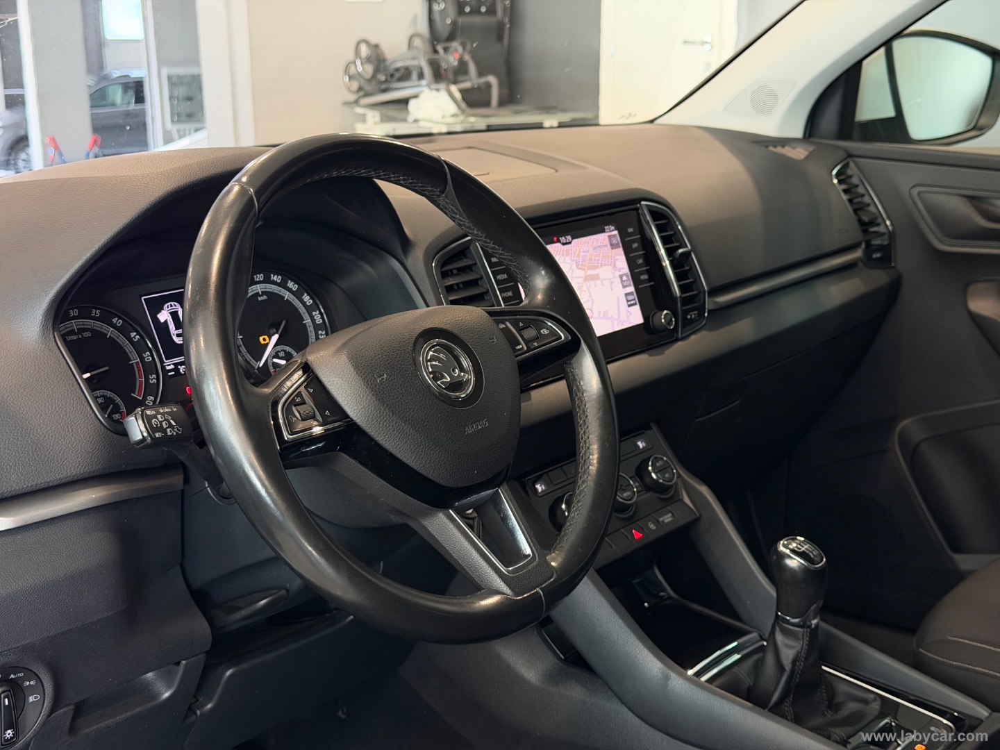 Karoq 1.6 TDI SCR Ambition - immagine 10