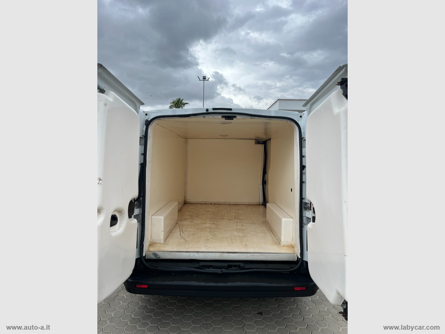 Talento 1.6TT MJT 125CV FURGONE COIBENTATO - immagine 10