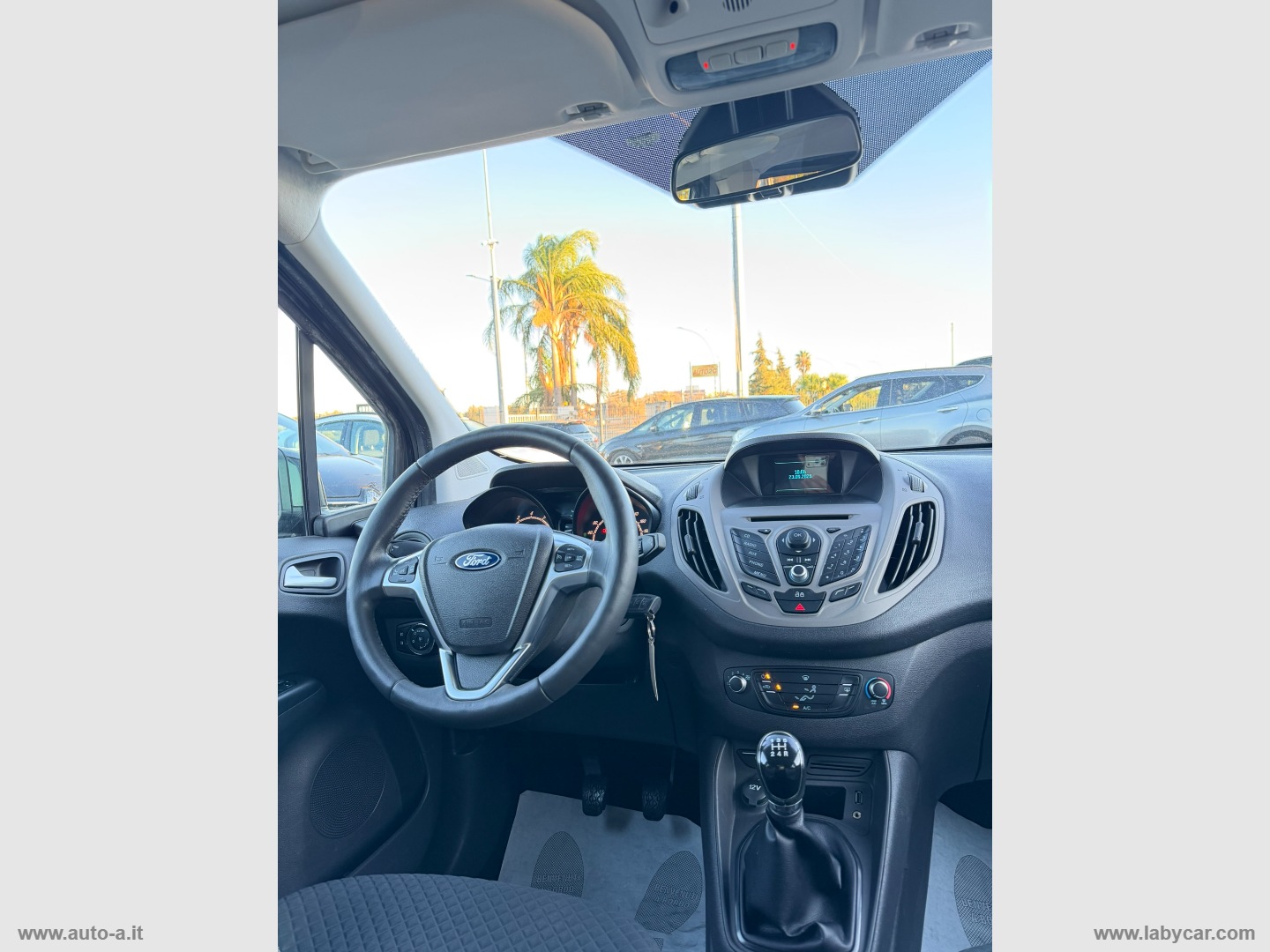 Tourneo Courier 1.0 EcoBoost 100 CV TITANIUM - immagine 10
