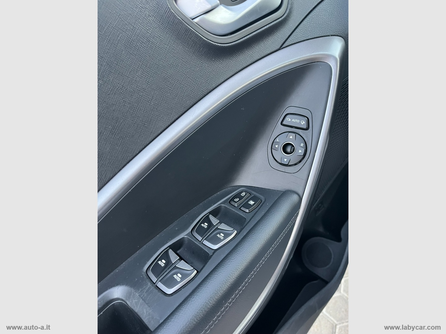 Santa Fe 2.2 CRDi 4WD A/T Style - immagine 10