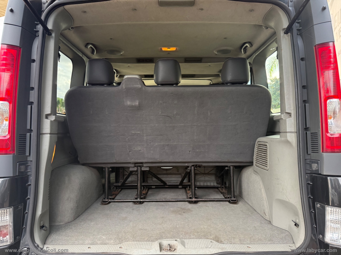Trafic 8 POSTI 2.0 dCi 115CV - immagine 10
